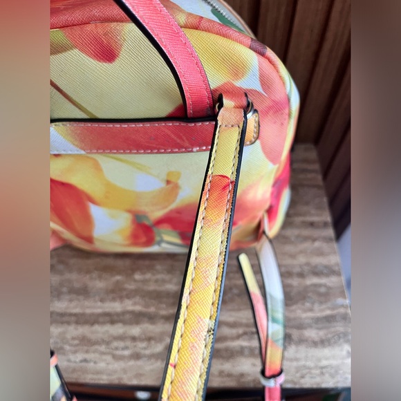 GUESS Women's Take A Dive Floral Backpack
Adjustable backpack straps - Picture 9 of 15